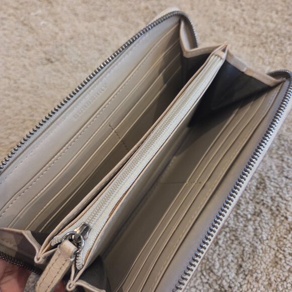 Burberry Large Horseferry Bucket Bag NWOT + Matching Wallet - Picture 12 of 13